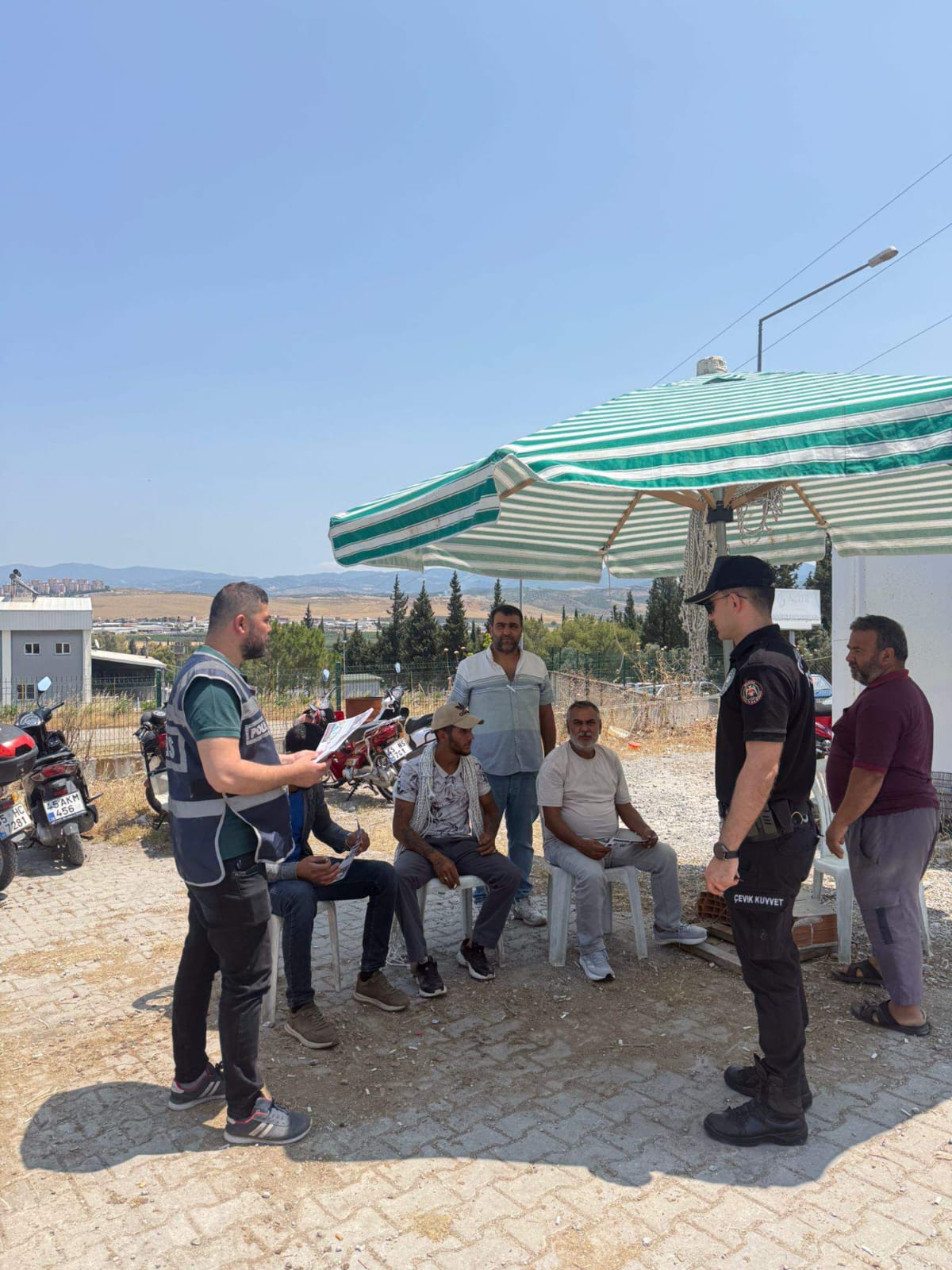 İlçe Emniyet Müdürlüğü Ekiplerimiz Tarafından Kurbanlık Satış Yerlerinde Bilgilendirme Faaliyetleri Yapıldı