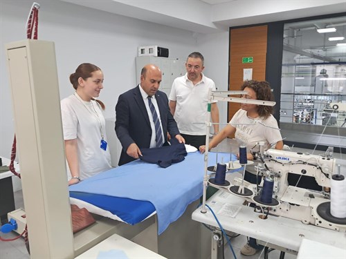 Kaymakamımız Sayın Mustafa CAN, TYH Tekstil’i Ziyaret Ederek, Şirket Müdürü Ramazan ALTIAY’dan Çalışmalar Hakkında Bilgi Aldı