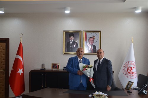 Akhisar Milliyetçi Hareket Partisi İlçe Başkanı Sayın Ahmet NAMAL ile İlçe Teşkilatı Kaymakamımız Sayın Mustafa CAN'ı Makamında Ziyaret Etti