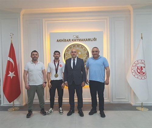 Avrupa Şampiyonu Milli Güreşçimiz Kerem KAMAL, Kaymakamımız Sayın Mustafa CAN'ı Makamında Ziyaret Etti